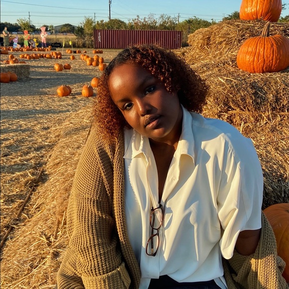 Meet your Posher, Ikram - Picture 1 of 1